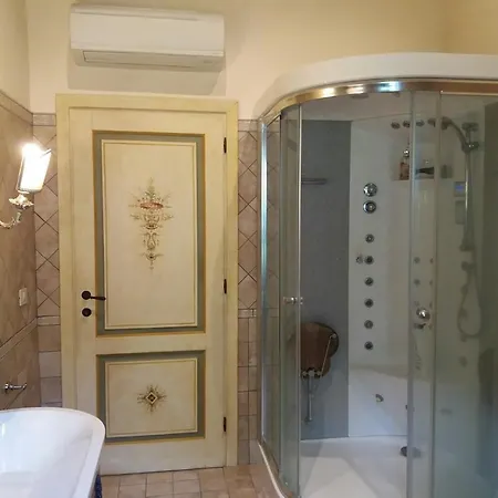 Immersa Nella Valle Di Villa *