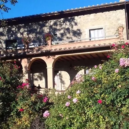 Immersa Nella Valle Di Villa *